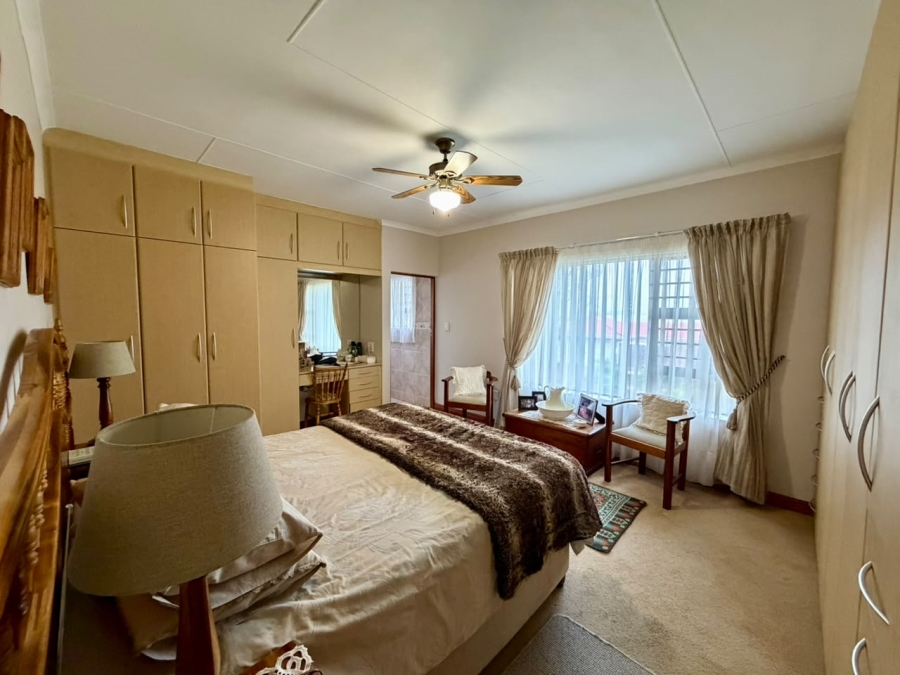 4 Bedroom Property for Sale in Fraaiuitsig Western Cape